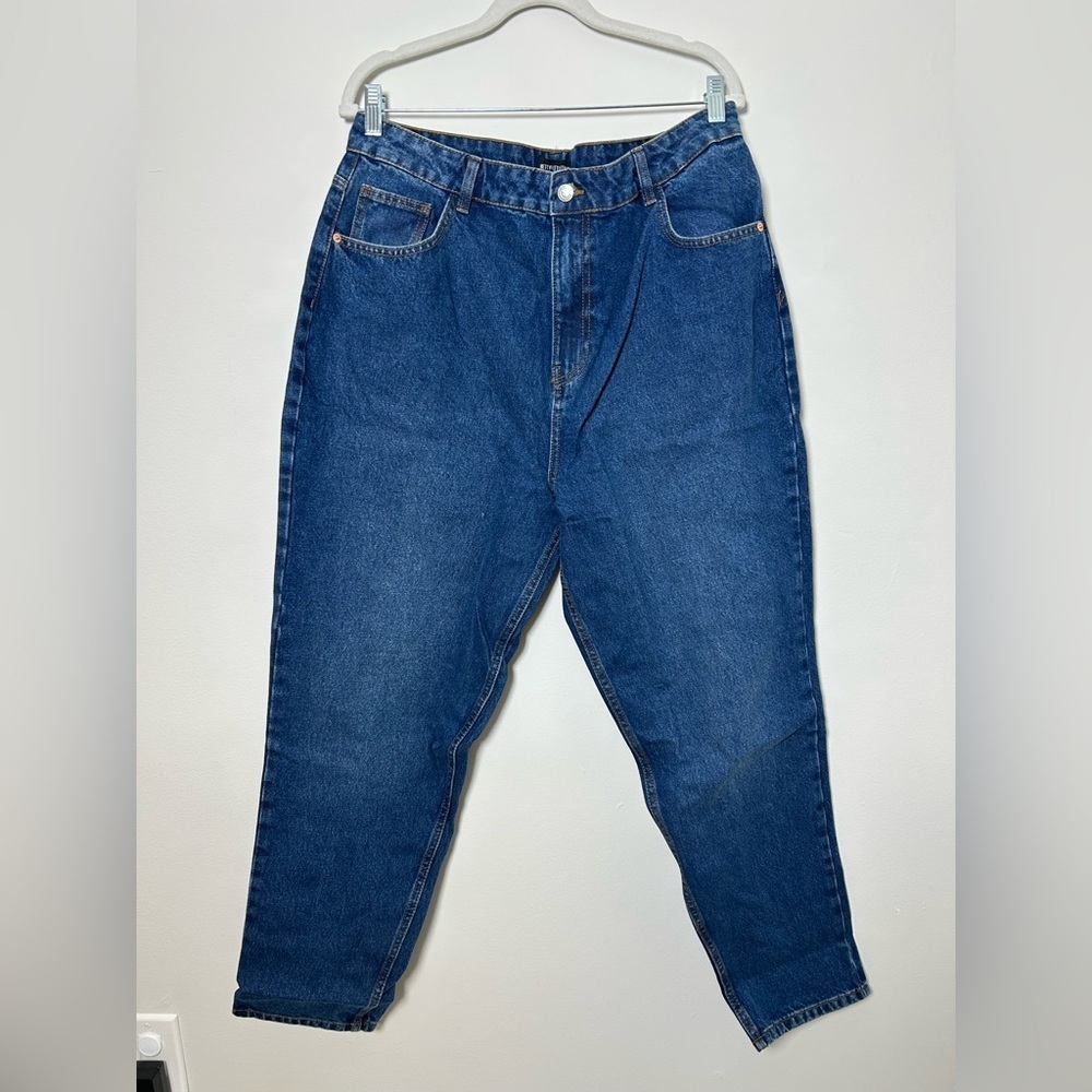 PrettyLittleThing Wash High Rise Mom Jeans